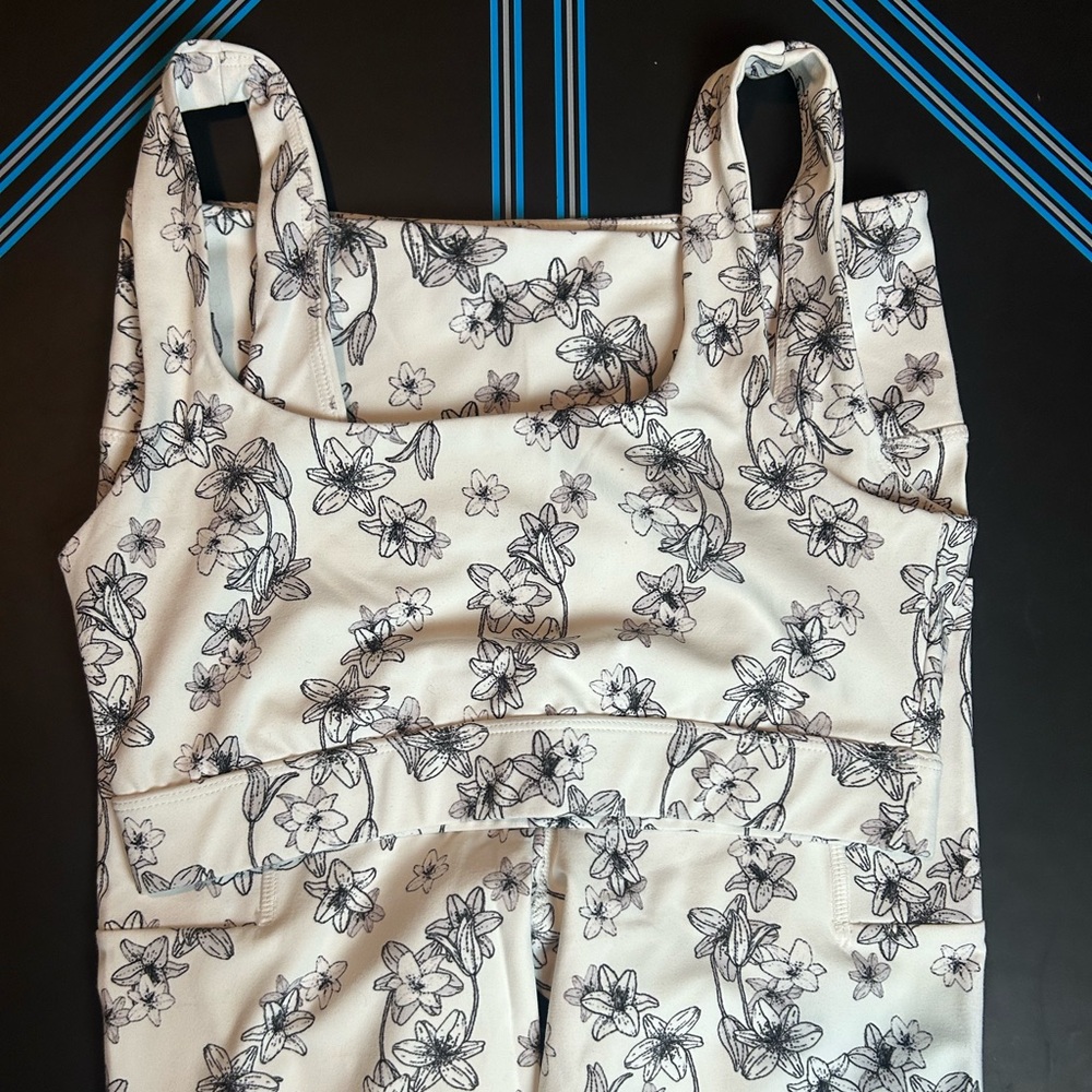 NUX White floral set